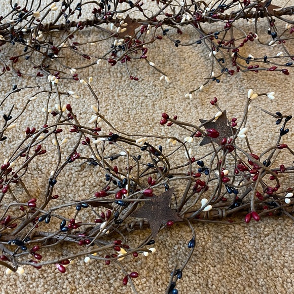 Pip Berry garland, table runner and mat - Picture 8 of 11